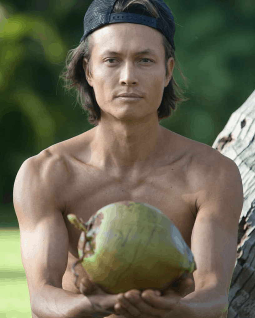 fresh-coconut-tasting-with-thecuthawaii-surfjack